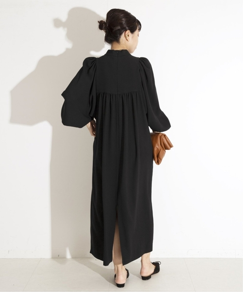 VERMEIL par iena（ヴェルメイユパーイエナ）の「《追加》アセテートバックサテンジョーゼットワンピース（ワンピース・レディース・ブラック/ネイビー・FREE）」の3枚目の写真