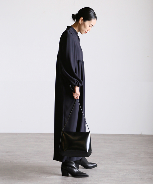 VERMEIL par iena（ヴェルメイユパーイエナ）の「《追加》アセテートバックサテンジョーゼットワンピース（ワンピース・レディース・ブラック/ネイビー・FREE）」の17枚目の写真