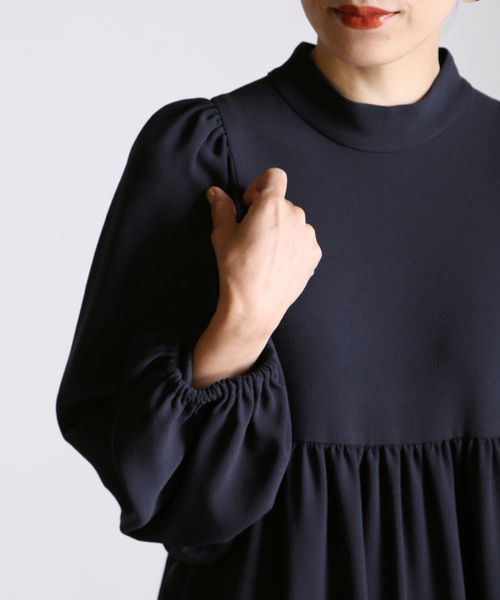 VERMEIL par iena（ヴェルメイユパーイエナ）の「《追加》アセテートバックサテンジョーゼットワンピース（ワンピース・レディース・ブラック/ネイビー・FREE）」の20枚目の写真