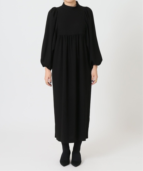 VERMEIL par iena（ヴェルメイユパーイエナ）の「《追加》アセテートバックサテンジョーゼットワンピース（ワンピース・レディース・ブラック/ネイビー・FREE）」の7枚目の写真