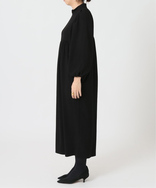 VERMEIL par iena（ヴェルメイユパーイエナ）の「《追加》アセテートバックサテンジョーゼットワンピース（ワンピース・レディース・ブラック/ネイビー・FREE）」の4枚目の写真