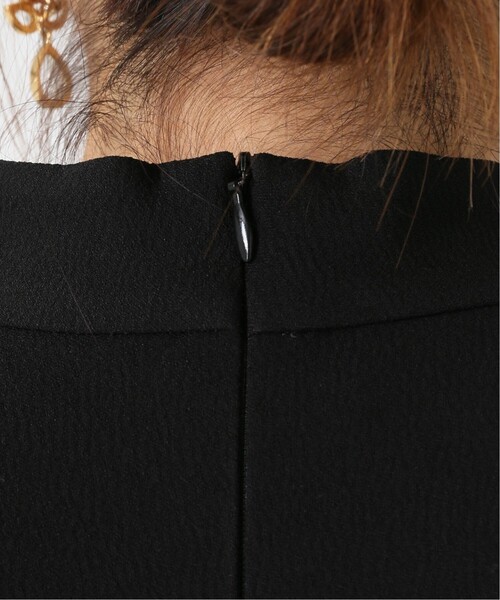 VERMEIL par iena（ヴェルメイユパーイエナ）の「《追加》アセテートバックサテンジョーゼットワンピース（ワンピース・レディース・ブラック/ネイビー・FREE）」の18枚目の写真