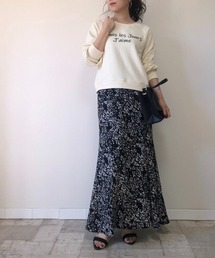 M.deux（エムドゥ）の「ZOZO限定■■Styling SET■■ミニ裏毛ロゴプルオーバー(オフホワイト)＋デシンプリントスカート（Tシャツ/カットソー）」