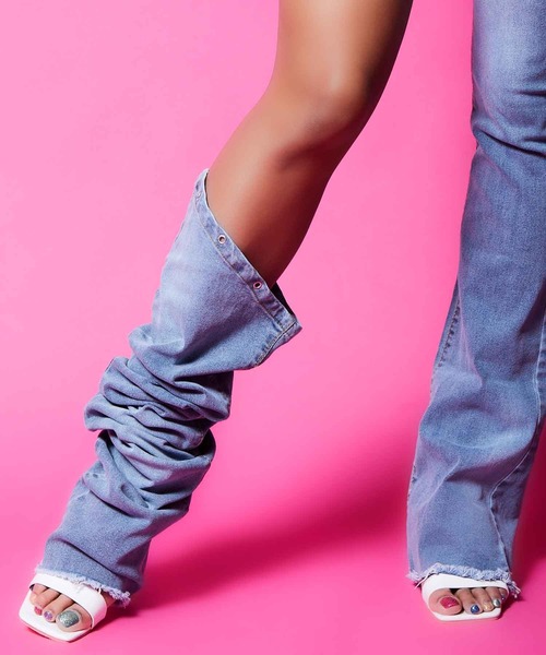 babyShoop（ベイビーシュープ）の「アシンメトリーフレアパンツ（デニムパンツ・レディース・ブルー・MEDIUM/LARGE/SMALL）」の11枚目の写真