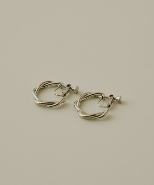 Aunt Marie's（アントマリーズ）の「ツイストフープイヤリング / ねじれイヤリング（イヤリング・レディース・シルバー/ゴールド・FREE）」の6枚目の写真