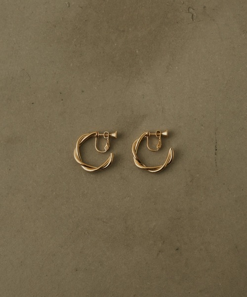 Aunt Marie's（アントマリーズ）の「ツイストフープイヤリング / ねじれイヤリング（イヤリング・レディース・シルバー/ゴールド・FREE）」の7枚目の写真