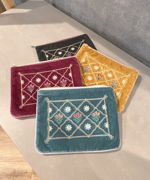 正規品プラダ　ベロア刺繍巾着ポーチ　ギャランティカード付き 正規品プラダ ベロア刺繍巾着ポーチ ギャランティカード付き