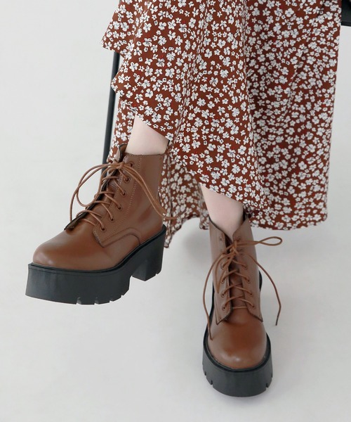 UNE MANSION（ユヌマンション）の「ラウンドベーシック厚底ウォーカー（ブーツ・レディース・ブラック/ブラウン・23.0cm/24.0cm/25.0cm）」の3枚目の写真