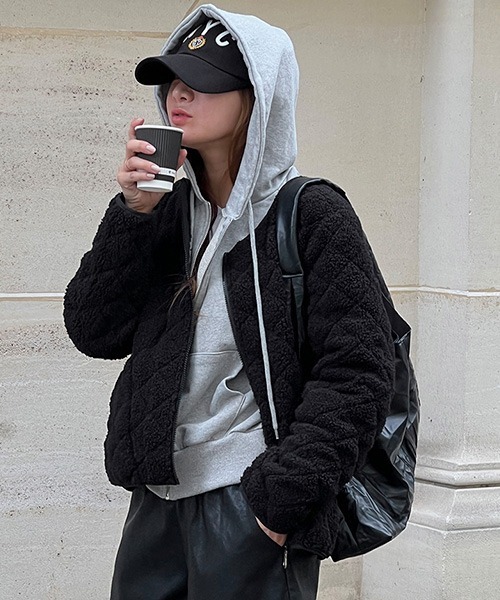 NANING9（ナンニング）の「NANING9 キルティングボアフリースジャケット（その他アウター・レディース・ブラック/アイボリー・FREE）」の3枚目の写真