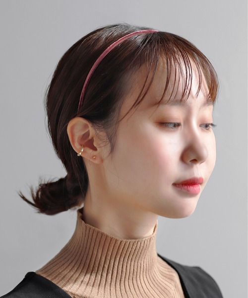 ANEMONE（アネモネ）の「ベロアスリムカチューシャ（カチューシャ・レディース・ワイン/ブラック/カーキ/ベージュ・FREE）」の4枚目の写真