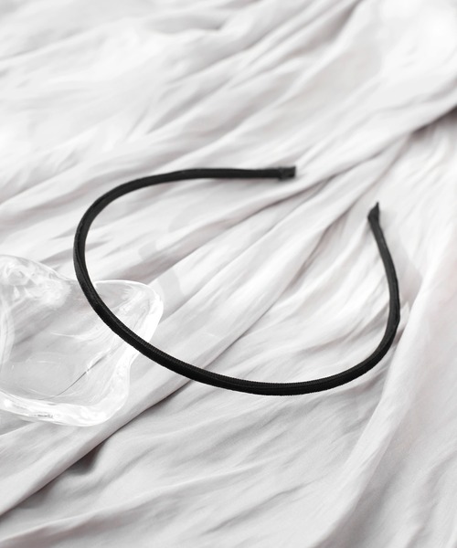 ANEMONE（アネモネ）の「ベロアスリムカチューシャ（カチューシャ・レディース・ワイン/ブラック/カーキ/ベージュ・FREE）」の2枚目の写真