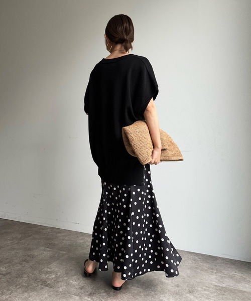 DouDou(ドゥドゥ)の「【WEB限定】 AIMABLEロゴインターシャベスト(ニット/セーター・レディース・ブラック/グレイッシュベージュ/ライトグレー・FREE)」の8枚目の写真