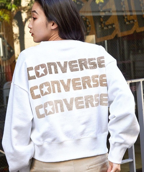 CONVERSE(コンバース)の「【CONVERSE/コンバース】ソリマチアキラ イラストグラフィック裏毛オーバーサイズスウェット(Tシャツ/カットソー・レディース・ホワイト系1/ホワイト系2/ブラック系1/ブラック系2・M/L)」の2枚目の写真
