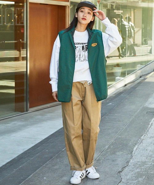 CONVERSE(コンバース)の「【CONVERSE/コンバース】ソリマチアキラ イラストグラフィック裏毛オーバーサイズスウェット(Tシャツ/カットソー・レディース・ホワイト系1/ホワイト系2/ブラック系1/ブラック系2・M/L)」の9枚目の写真