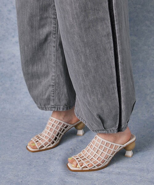 PUBLIC TOKYO（パブリックトウキョウ）の「サイドリーブコクーンワイドデニム（デニムパンツ・レディース・グレー/サックスブルー・1/2）」の17枚目の写真