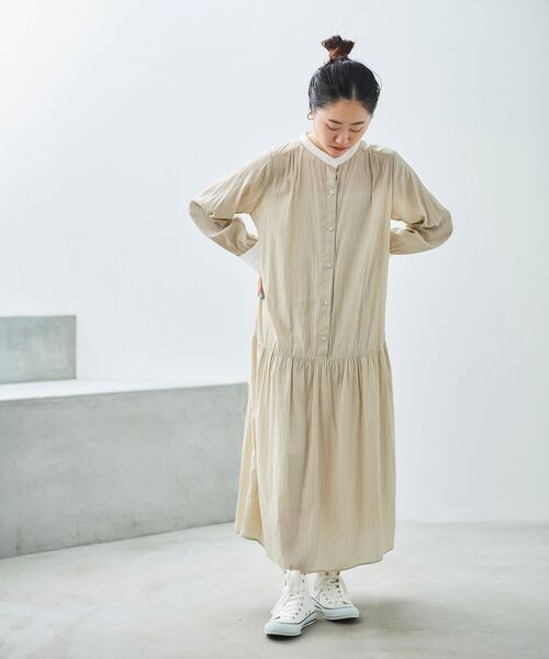 le.coeur blanc（ルクールブラン）の「カッセンストライプギャザーシャツワンピース（シャツワンピース・レディース・ベージュ系その他2/ブルー系その他4・38）」の15枚目の写真