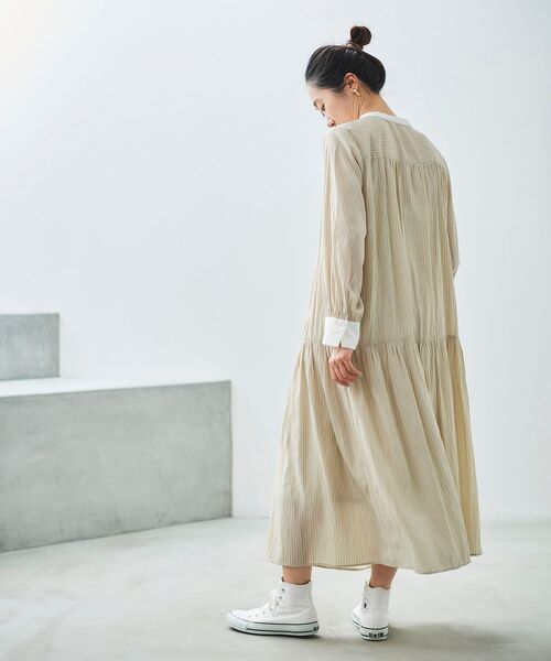 le.coeur blanc（ルクールブラン）の「カッセンストライプギャザーシャツワンピース（シャツワンピース・レディース・ベージュ系その他2/ブルー系その他4・38）」の11枚目の写真