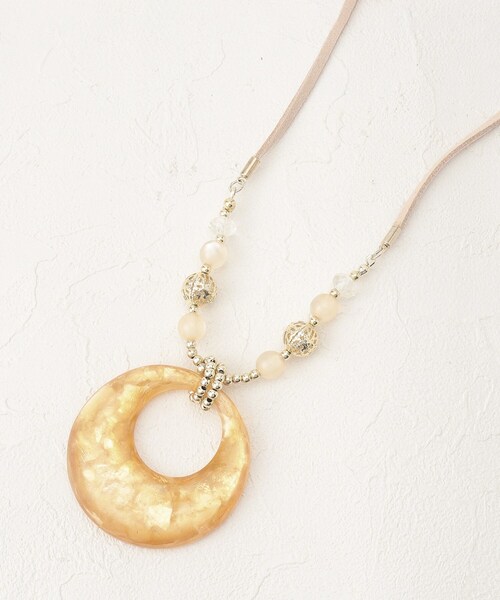 SHOO・LA・RUE(シューラルー)の「◆シェル月の輪ネックレス(ネックレス・レディース・ブルー/オフホワイト/グレー/キャメル/サンドベージュ・00)」の5枚目の写真