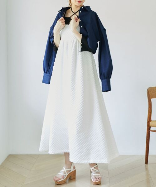 MAJESTIC LEGON(マジェスティックレゴン)の「バックオープンキャミワンピース(ワンピース・レディース・オフホワイト/ブラック・MEDIUM)」の17枚目の写真