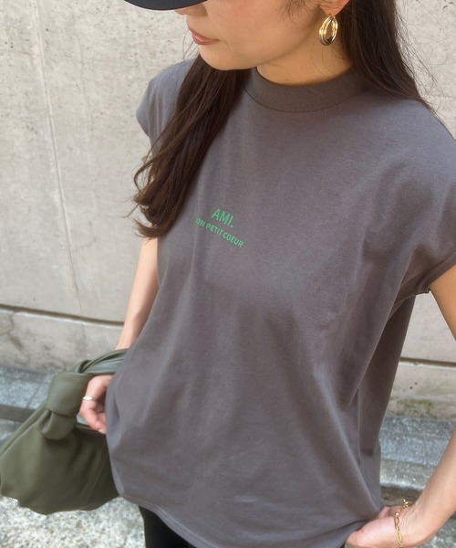 KOBE LETTUCE(コウベレタス)の「コットン100%ロゴプリントフレンチスリーブモックネックTシャツ(Tシャツ/カットソー・レディース・パープル系/ホワイト系/グレー系/ブラック系/グリーン系1/パープル系1/ブラック系1/グレー系1/グリーン系/ホワイト系1/ブラウン系1/ブラウン系・1/2)」の7枚目の写真
