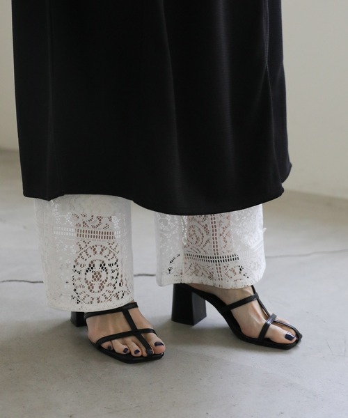 select MOCA(セレクトモカ)の「ナローストラップヒールサンダル(サンダル・レディース・ブラック/オフホワイト・SMALL/MEDIUM/LARGE)」の16枚目の写真
