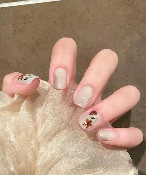 Doux Belle（ドゥーベル）の「ネイルチップ ハンド 貼るだけ（ネイルシール/ネイルチップ・レディース・N/B/H/K/E/C/A/L/I/F/O/J/M/P/D/G/Q/R/V/U/T/S・FREE）」の4枚目の写真