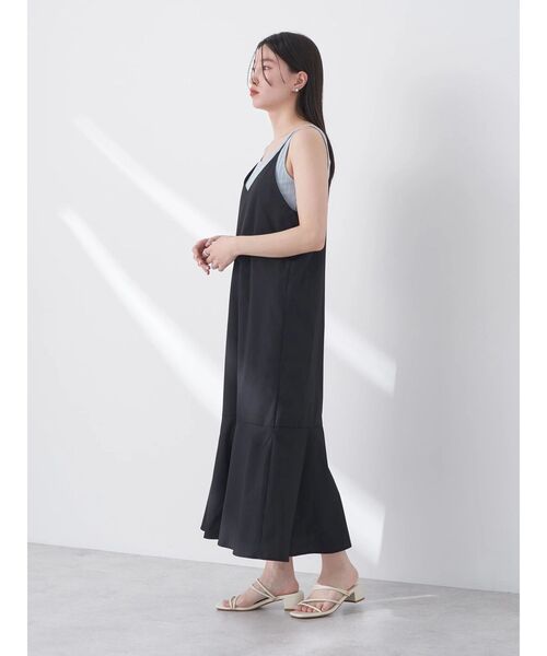 earth music&ecology（アースミュージックアンドエコロジー）の「Vネック裾切替キャミワンピース（ワンピース・レディース・サーモンピンク/ベージュ/ブルー系その他6/ブラック・FREE）」の7枚目の写真