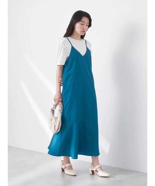 earth music&ecology（アースミュージックアンドエコロジー）の「Vネック裾切替キャミワンピース（ワンピース・レディース・サーモンピンク/ベージュ/ブルー系その他6/ブラック・FREE）」の15枚目の写真