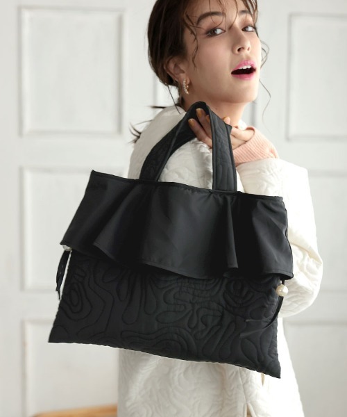 DONOBAN(ドノバン)の「キルティングフリルBAG(ハンドバッグ・レディース・ブラック/ネイビー・F)」の2枚目の写真