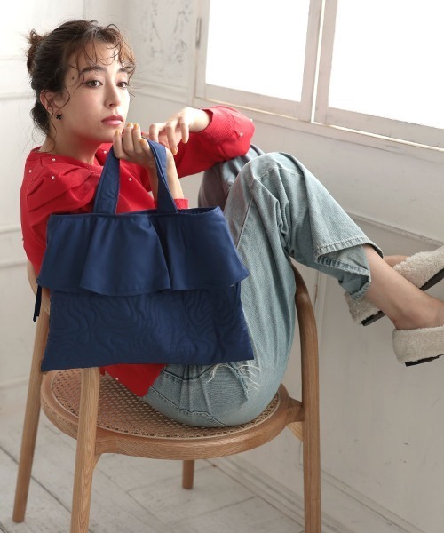 DONOBAN(ドノバン)の「キルティングフリルBAG(ハンドバッグ・レディース・ブラック/ネイビー・F)」の11枚目の写真