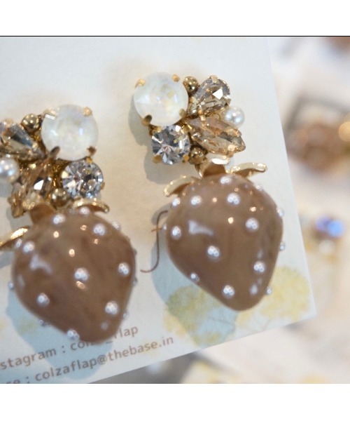 tone(トーン)の「【colzaflap】natural strawberry pierce(MA)(ピアス(両耳用)・レディース・ブラウン/ホワイト・FREE)」の1枚目の写真