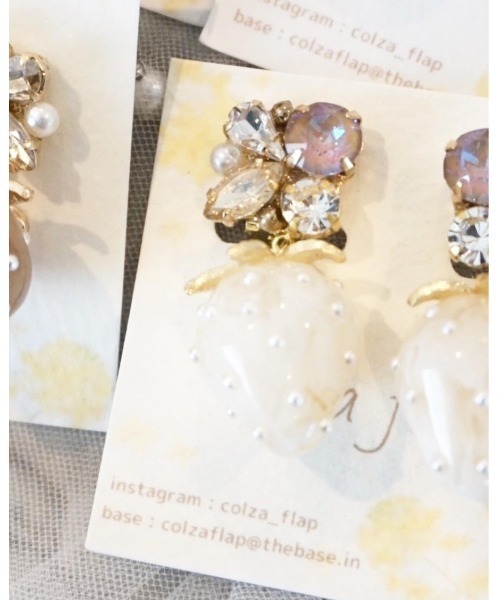 tone(トーン)の「【colzaflap】natural strawberry pierce(MA)(ピアス(両耳用)・レディース・ブラウン/ホワイト・FREE)」の4枚目の写真