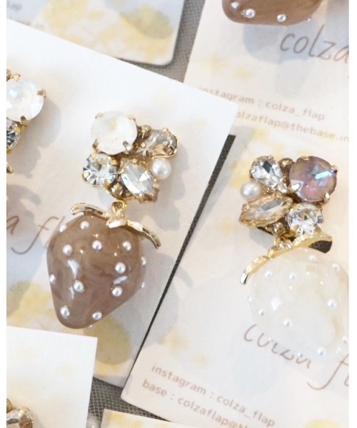 tone(トーン)の「【colzaflap】natural strawberry pierce(MA)(ピアス(両耳用)・レディース・ブラウン/ホワイト・FREE)」の9枚目の写真