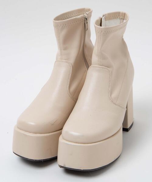 WEGO(ウィゴー)の「WEGO/ストーム付きストレッチショートブーツ(ブーツ・レディース・オフホワイト/ブラック・MEDIUM/LARGE)」の4枚目の写真