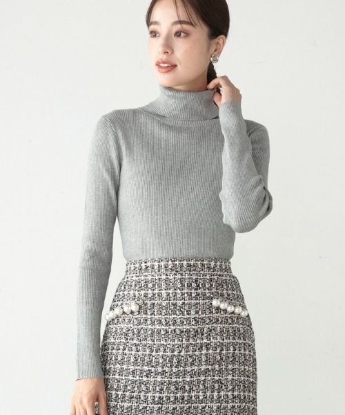 M.deux（エムドゥ）の「●ベーシックタートルニット●（ニット/セーター・レディース・ライトグレー/レッド/ブラック/グリーン/マスタード/オフホワイト/その他・MEDIUM）」の4枚目の写真