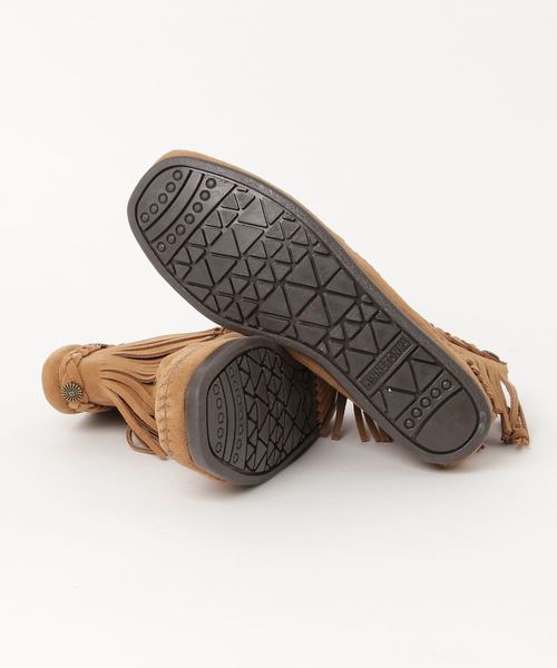 Minnetonka(ミネトンカ)の「フリンジショートブーツ(ブーツ・レディース・ブラウン系その他・7/6/6.5/5.5)」の3枚目の写真