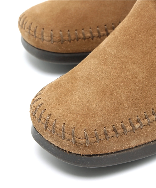 Minnetonka(ミネトンカ)の「フリンジショートブーツ(ブーツ・レディース・ブラウン系その他・7/6/6.5/5.5)」の6枚目の写真