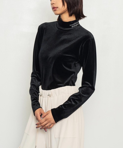 ANAP（アナップ）の「刺繍ベロアハイネックトップス長袖（Tシャツ/カットソー・レディース・ブラック/ブルー/ピンク/オフホワイト・FREE）」の2枚目の写真