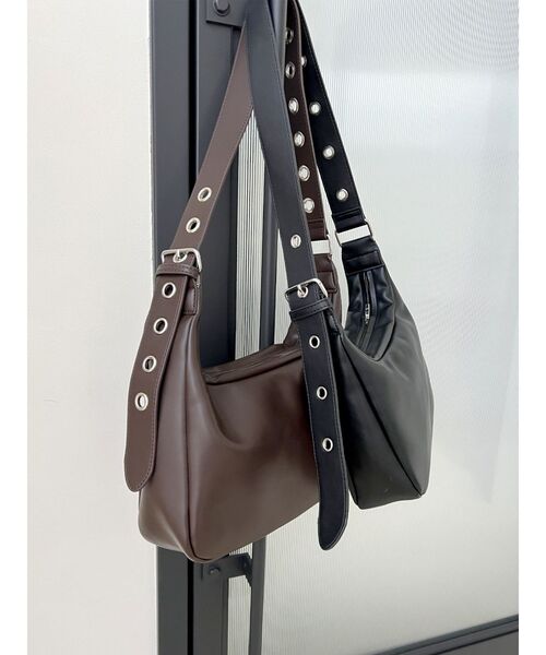 Ungrid（アングリッド）の「フェイクレザーショルダーバッグ（ショルダーバッグ・レディース・ブラック/ブラウン・FREE）」の18枚目の写真