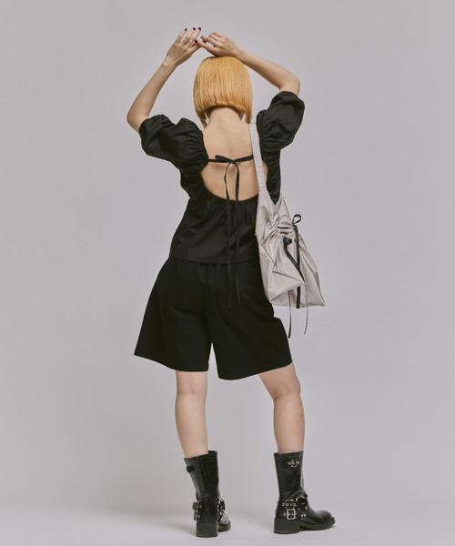 FEKETE(フェケテ)の「BACK OPEN RIBBON BLOUSE / パフスリーブバックオープンリボンブラウス(シャツ/ブラウス・レディース・レッド/ブラック/イエロー・FREE)」の10枚目の写真