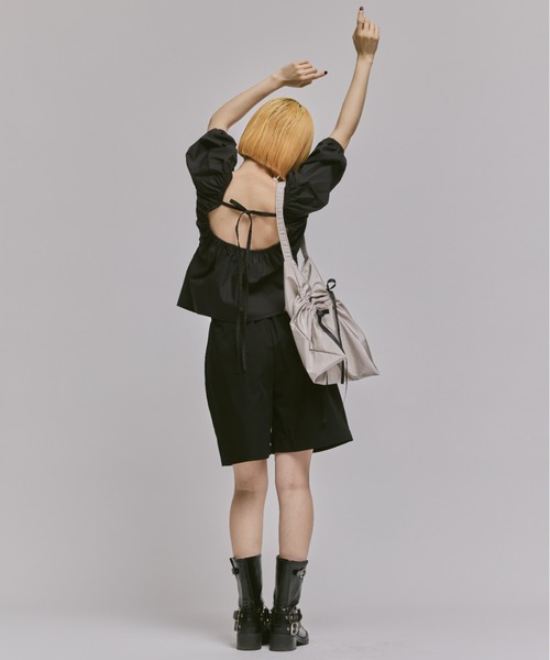 FEKETE(フェケテ)の「BACK OPEN RIBBON BLOUSE / パフスリーブバックオープンリボンブラウス(シャツ/ブラウス・レディース・レッド/ブラック/イエロー・FREE)」の21枚目の写真