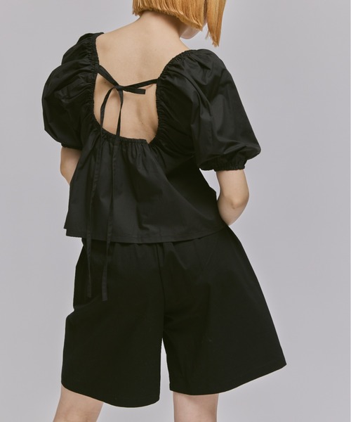 FEKETE(フェケテ)の「BACK OPEN RIBBON BLOUSE / パフスリーブバックオープンリボンブラウス(シャツ/ブラウス・レディース・レッド/ブラック/イエロー・FREE)」の5枚目の写真