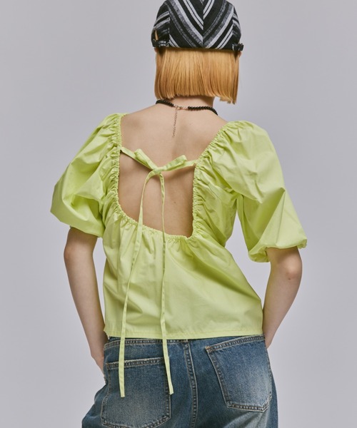 FEKETE(フェケテ)の「BACK OPEN RIBBON BLOUSE / パフスリーブバックオープンリボンブラウス(シャツ/ブラウス・レディース・レッド/ブラック/イエロー・FREE)」の9枚目の写真