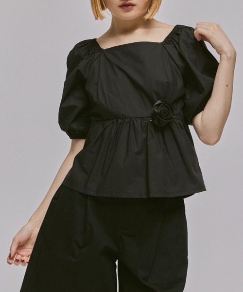 FEKETE(フェケテ)の「BACK OPEN RIBBON BLOUSE / パフスリーブバックオープンリボンブラウス(シャツ/ブラウス・レディース・レッド/ブラック/イエロー・FREE)」の4枚目の写真