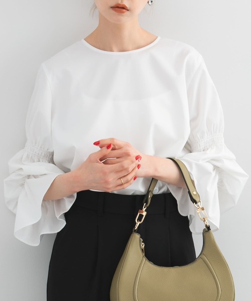 URBAN RESEARCH ROSSO WOMEN（アーバンリサーチ　ロッソ）の「デザインスリーブシャツブラウス（シャツ/ブラウス・レディース・ネイビー/ホワイト・FREE）」の2枚目の写真