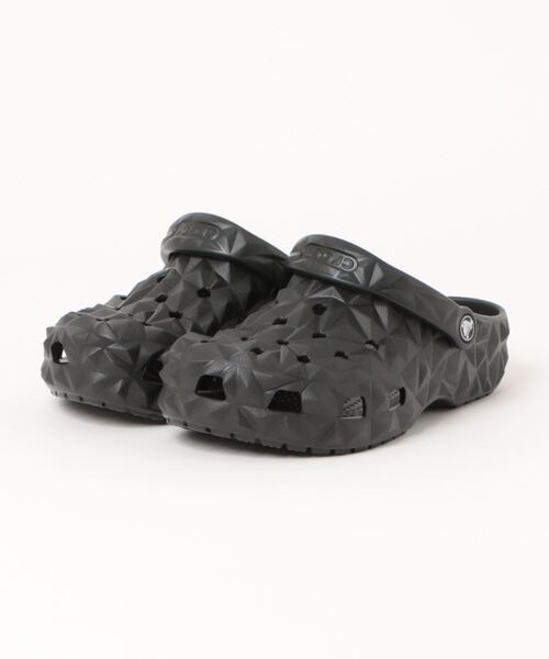 crocs(クロックス)の「クロックス クラシック ジオメトリック クロッグ / crocs Classic Geometric Clog(サンダル・レディース・ブラック/ホワイト/レモンイエロー/レッド・26cm/27cm/28cm/23cm/24cm/25cm/22cm/29cm/30cm)」の3枚目の写真