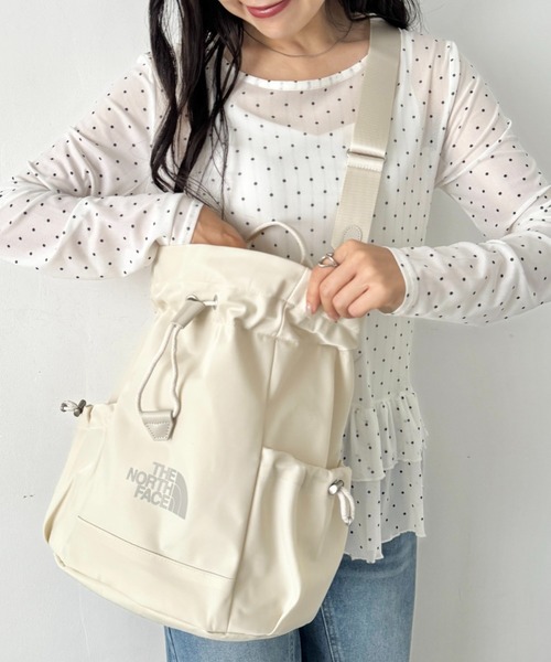THE NORTH FACE（ザノースフェイス）の「THE NORTH FACE(ザ・ノースフェイス)/5WAY 巾着型バッグ ショルダー リュック/W LIGHT BONNEY PACK（バックパック/リュック・レディース・ホワイト/ブラック/ダークブラウン/グレー/ピンク/ブラウン/ブルー/ホワイト系その他・FREE）」の3枚目の写真