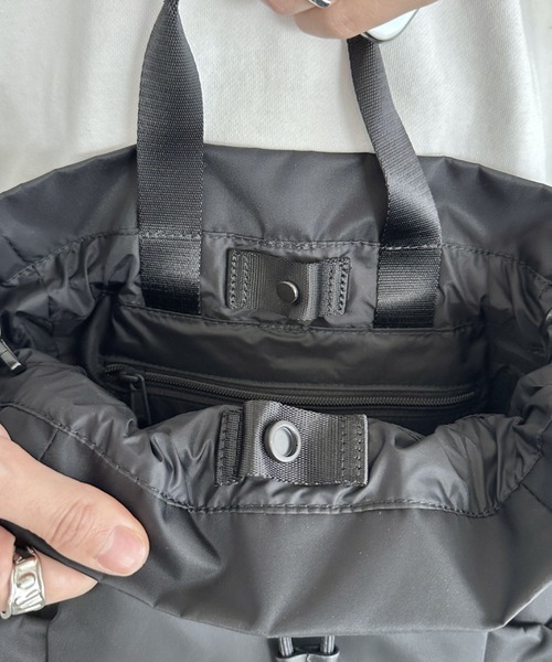 THE NORTH FACE(ザノースフェイス)の「国内未発売 THE NORTH FACE(ザ・ノースフェイス)/5WAY 巾着型バッグ ショルダー リュック/W LIGHT BONNEY PACK(バックパック/リュック・レディース・ホワイト/ブラック/ダークブラウン/グレー/ピンク・FREE)」の14枚目の写真