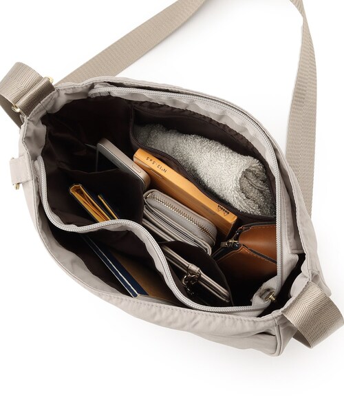 SHOO・LA・RUE(シューラルー)の「◆【撥水/軽量】オールシーズン使える フロント2ポケット ショルダーバッグ(ショルダーバッグ・レディース・ブラック/グレー/イエロー/ブルー・00)」の16枚目の写真