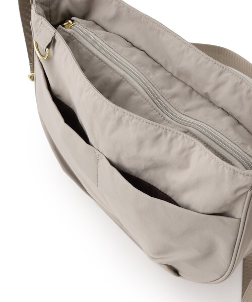 SHOO・LA・RUE(シューラルー)の「◆【撥水/軽量】オールシーズン使える フロント2ポケット ショルダーバッグ(ショルダーバッグ・レディース・ブラック/グレー/イエロー/ブルー・00)」の13枚目の写真